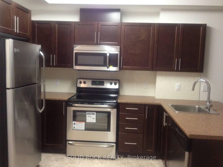 Property Photo: 242 Rideau Street 1805 ON K1N 0B7