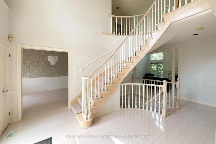 Property Photo: 442 Ambleside Drive ON N6G 4X9