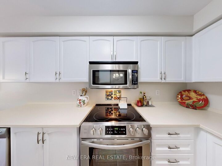 Property Photo: 7360 Zinnia Place 16 ON L5W 2A1