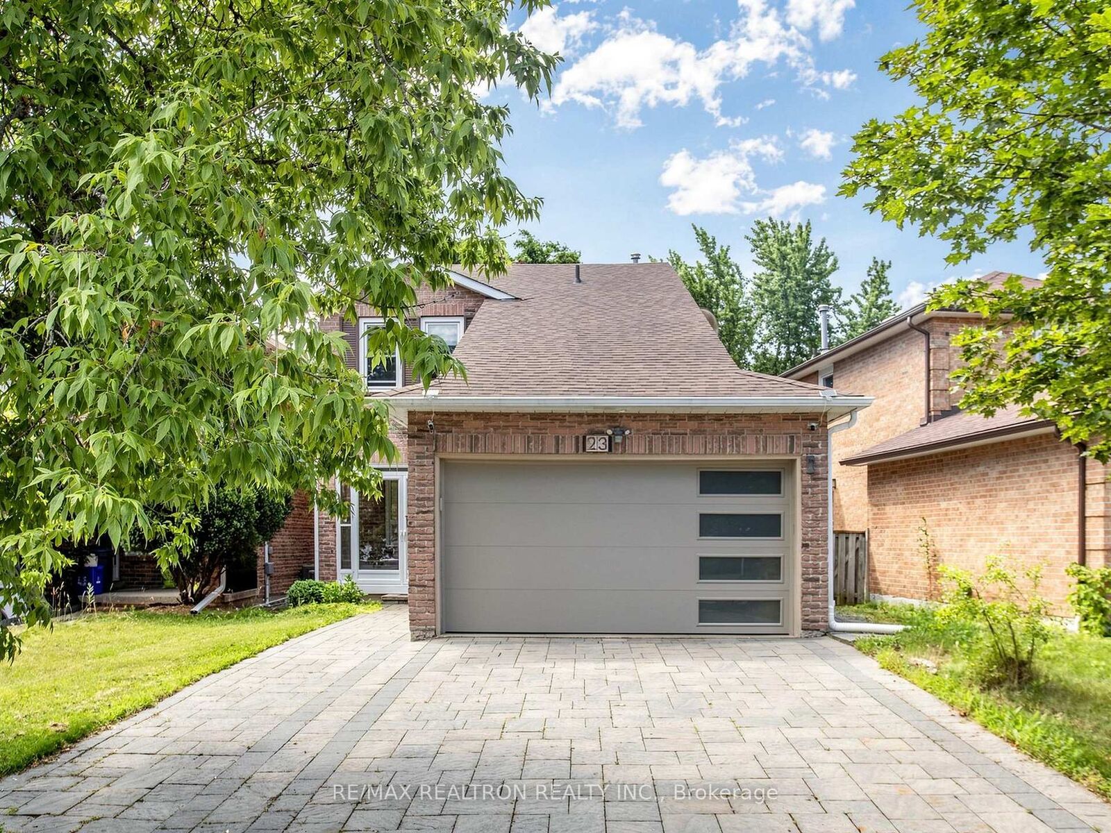Property Photo: 23 Don Head Village Boulevard ON L4C 7M4