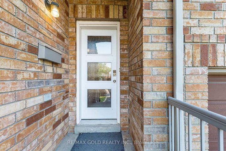 Property Photo: 77 Schooner Drive ON L7A 3J1