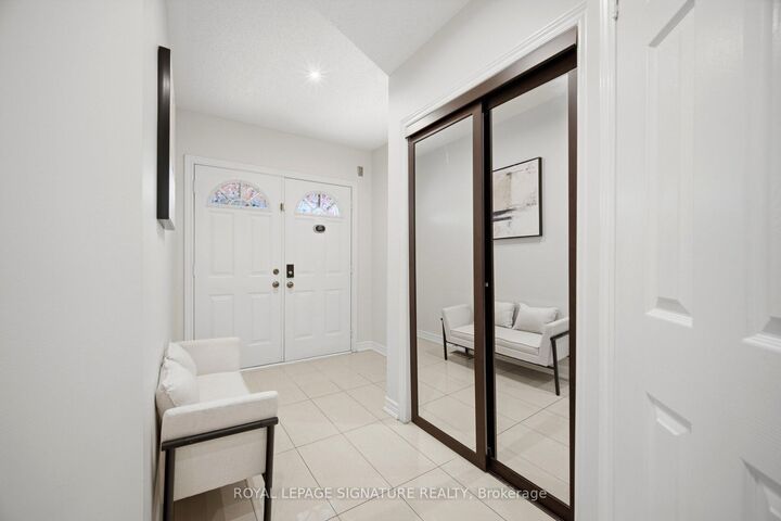 Property Photo: 901 Knotty Pine Grove ON L5W 1J9