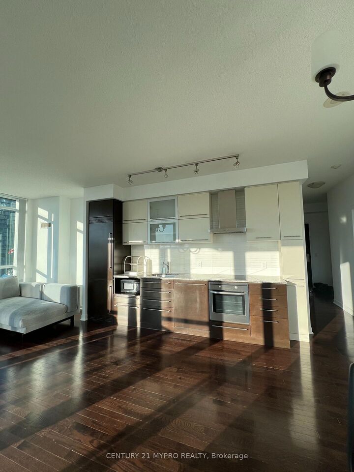 Property Photo: 770 Bay Street 2401 ON M5G 0A6