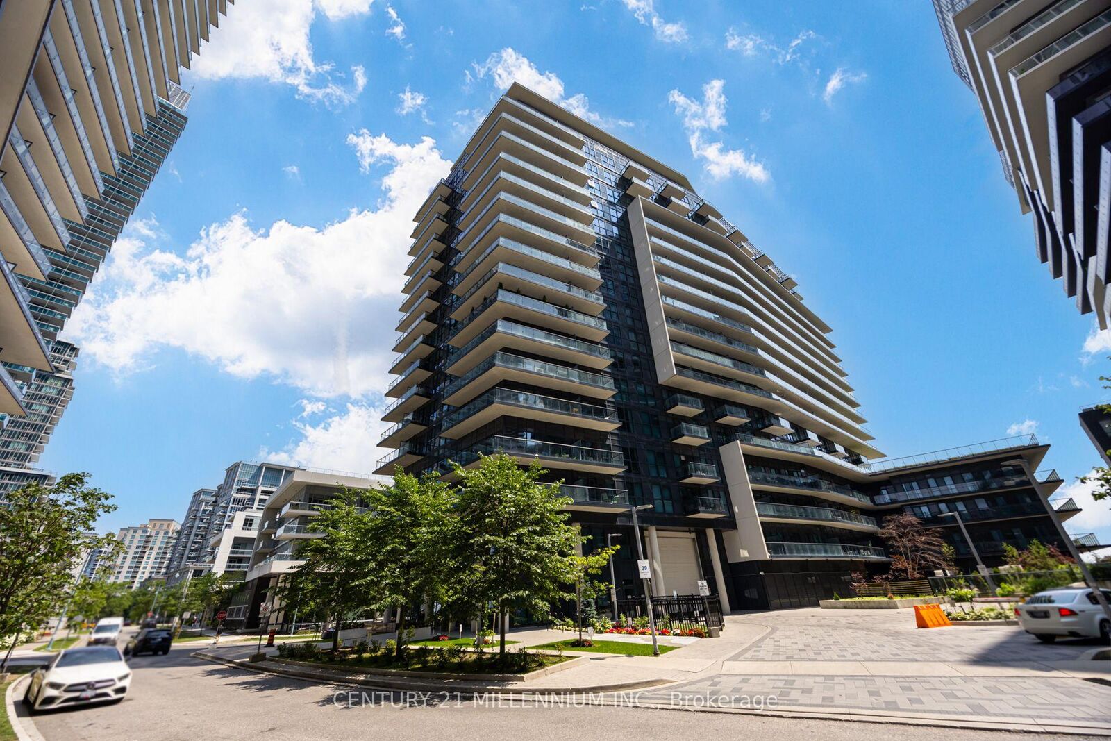 Property Photo: 39 Annie Craig Drive 1018 ON M8V 0H1