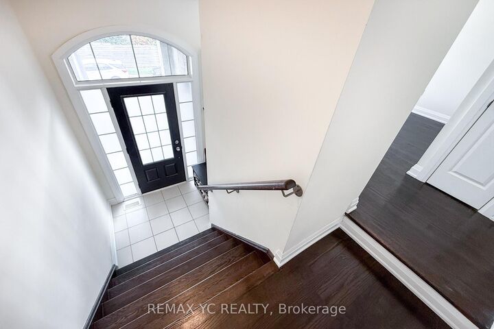 Property Photo: 33 Duncombe Lane ON L4C 1C2