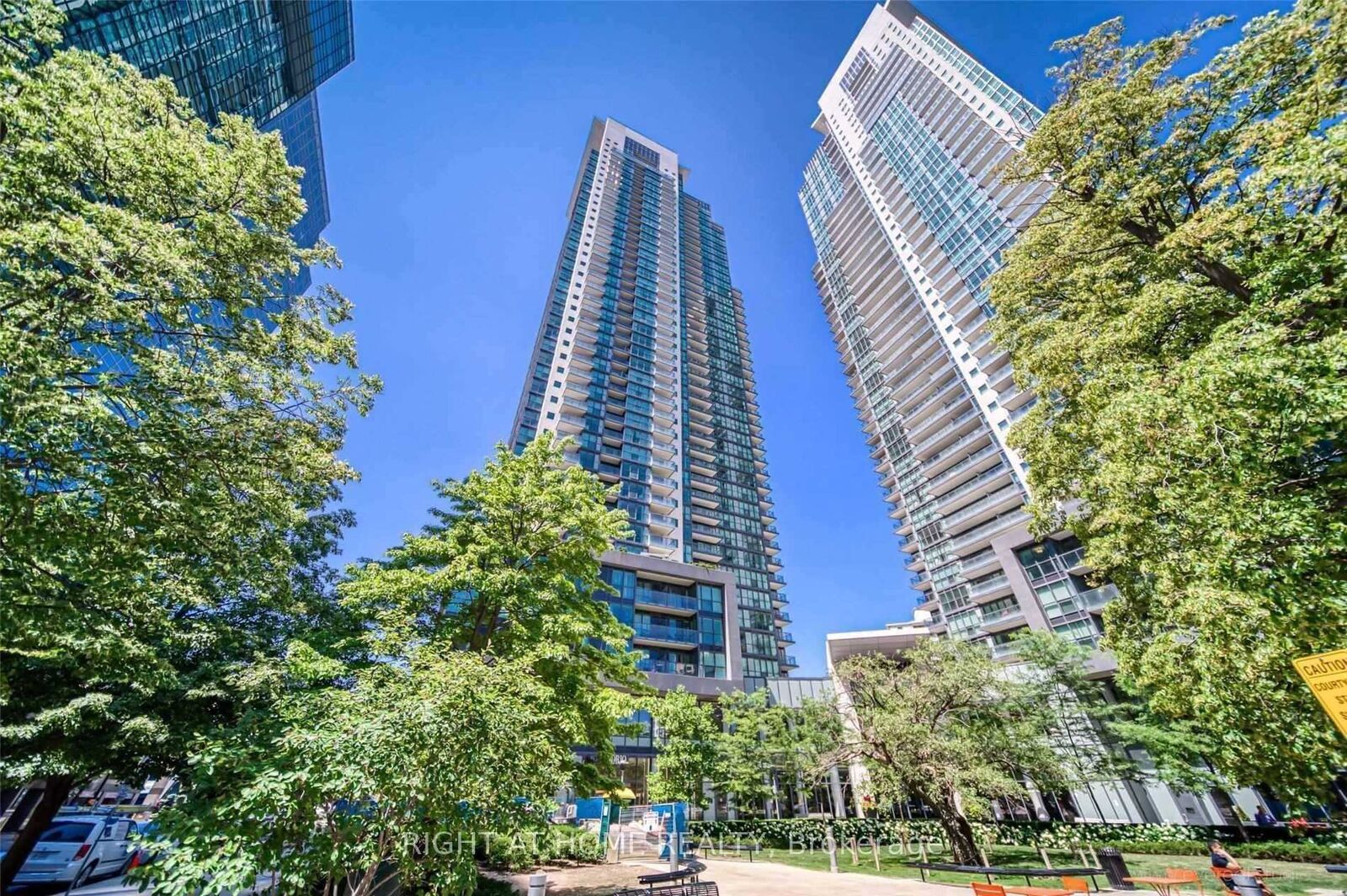 Property Photo:  5168 Yonge Street 3711  ON M2N 5P6 