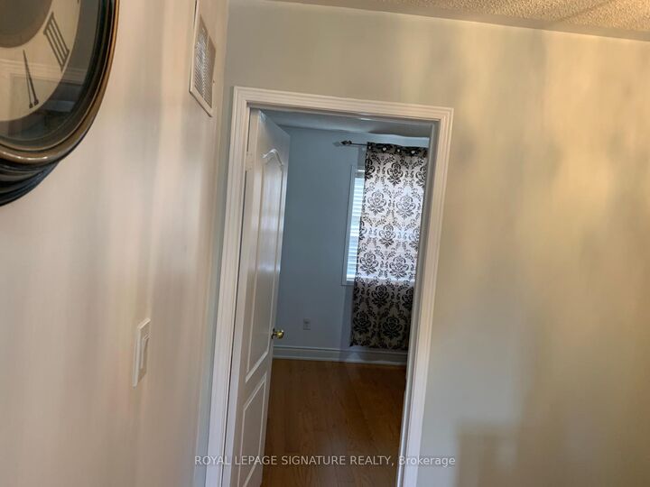 Property Photo: 5924 Terranova Drive Main + 2nd Floor ON L5M 6T5