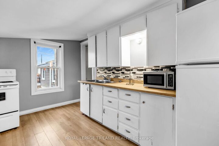 Property Photo: 101 Scott Street B ON N5P 1L2