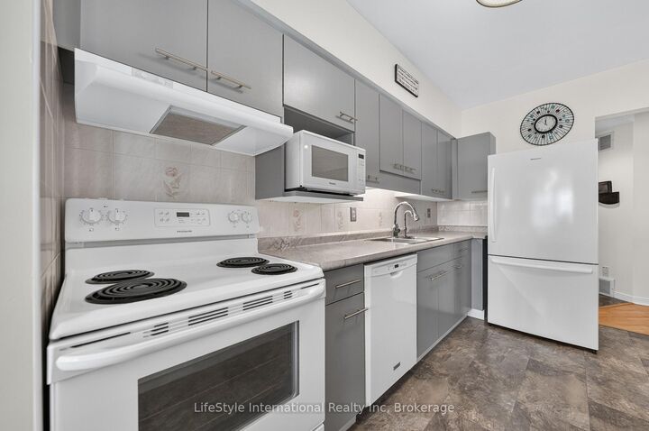 Property Photo: 208 Silvercreek Parkway N 210 ON N1H 8H2