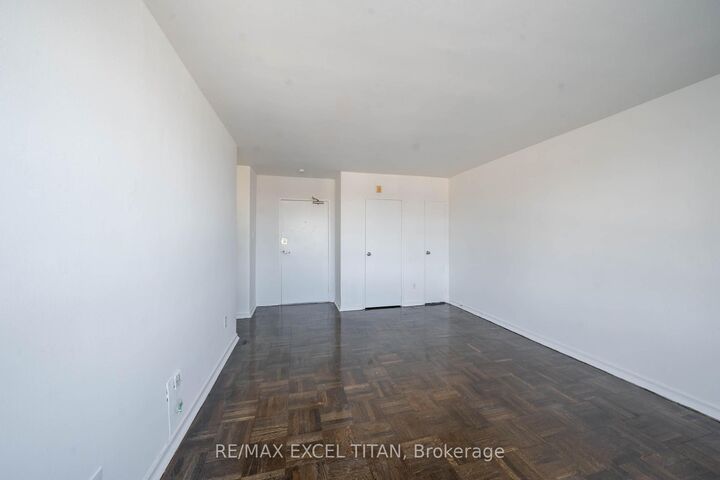 Property Photo:  2507 Eglinton Avenue W 304  ON M6M 1S9 