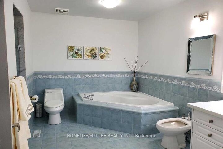 Property Photo: 109 Boxwood Crescent Main &Amp 2nd ON L3S 4A4