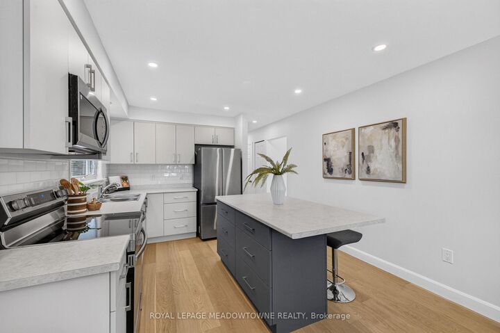 Property Photo: 377 Delrex Boulevard ON L7G 4H6