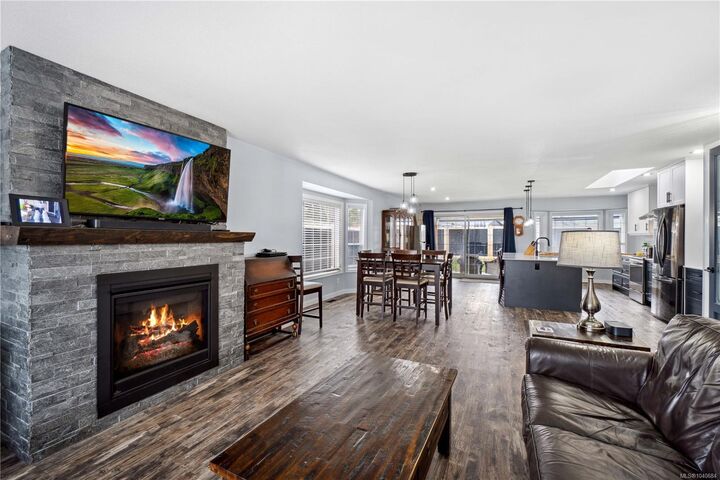 Property Photo: 874 Aberdeen Dr BC V9P 2L9