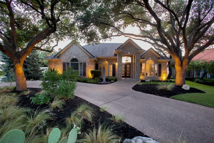 Property Photo: 6 Stillmeadow Court TX 78738
