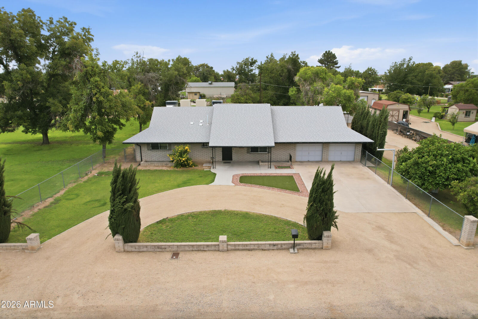 Property Photo: 7909 W Country Gables Drive AZ 85381