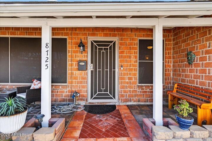 Property Photo: 8725 E Jackrabbit Road AZ 85250