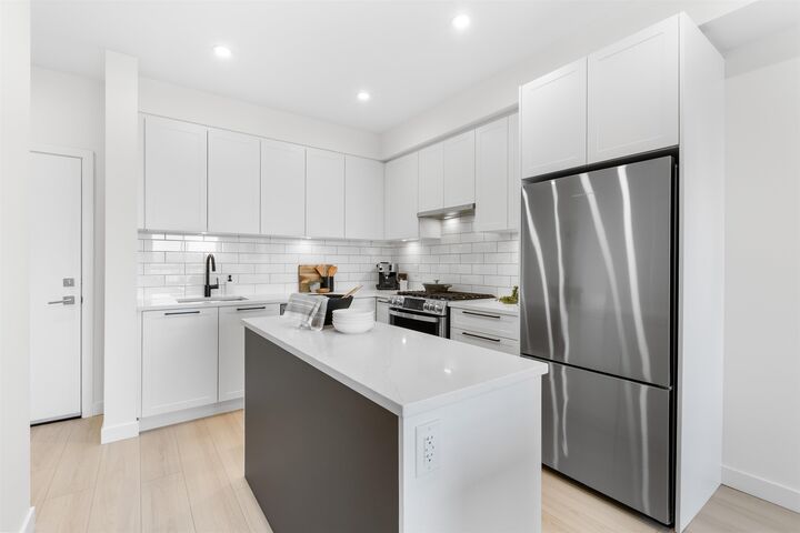 Property Photo: 32174 George Ferguson Way 405 BC V2T 0L3