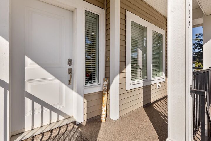 Property Photo: 33067 6th Avenue BC V2V 1Z8