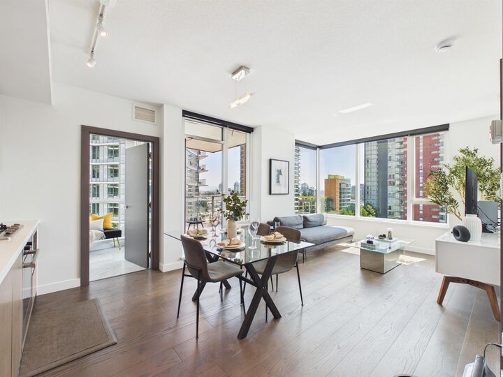 Property Photo: 68 Smithe Street 808 BC V6B 0P4