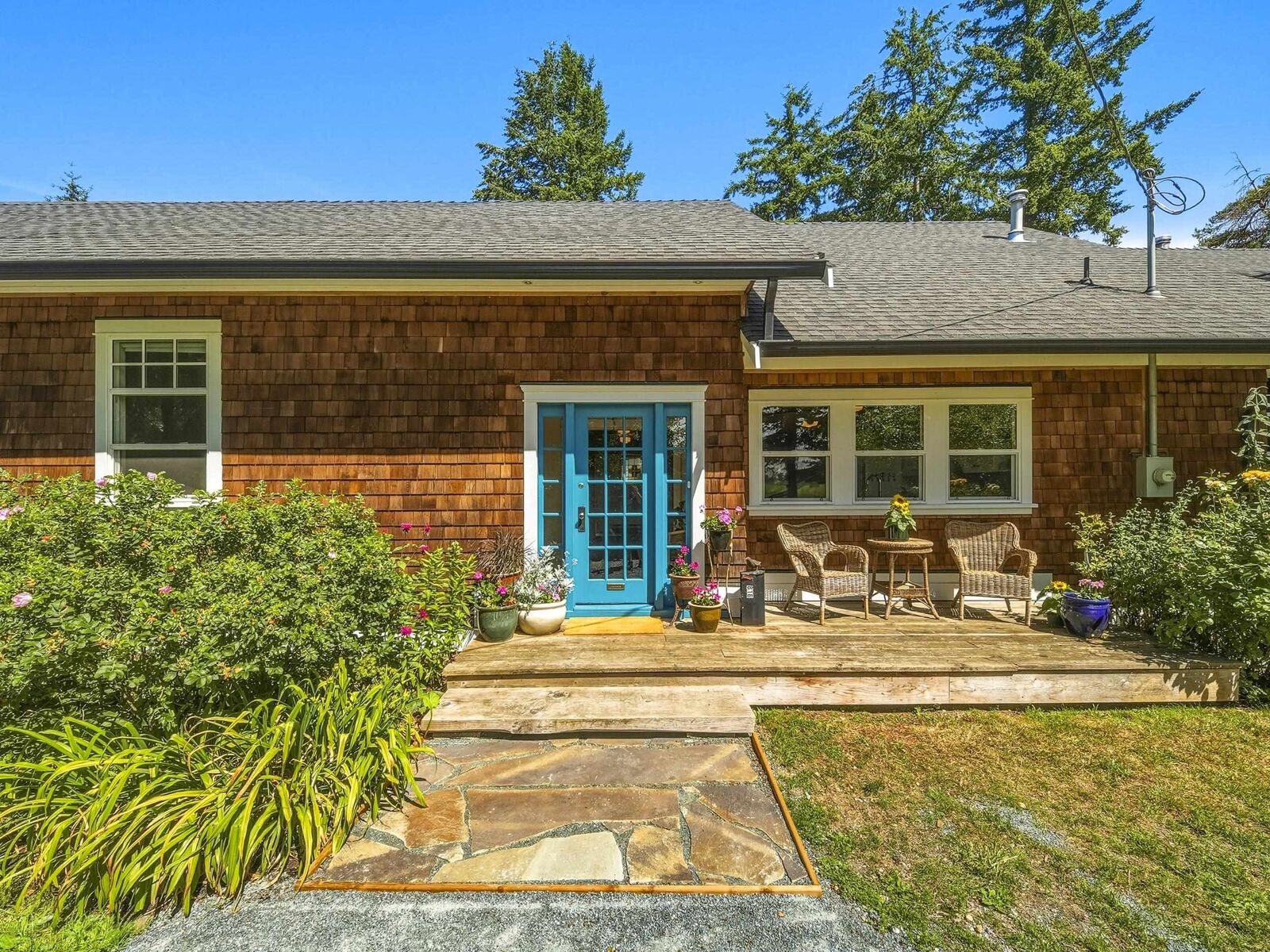 Property Photo: 816 248 Street BC V4W 2G1