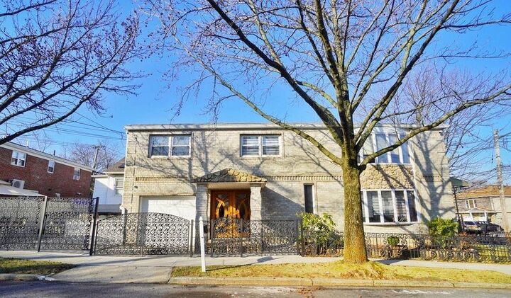 Property Photo: 186 Seneca Avenue NY 10301