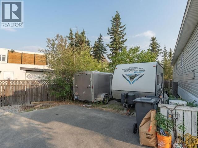 Property Photo: 201 Niven Drive NT X1A 3Y3