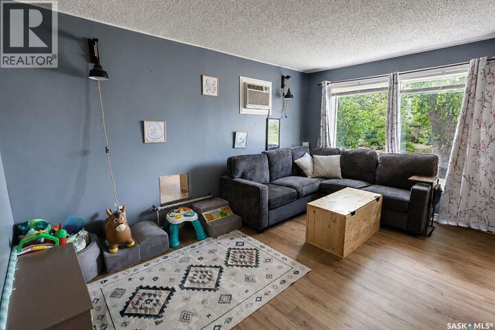 Property Photo: 748 5th Street E SK S6V 0M5