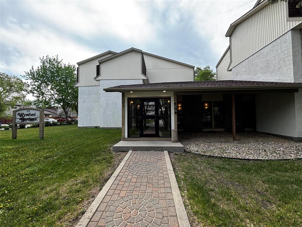 Property Photo: 35 Wynford Drive MB R2C 3T8