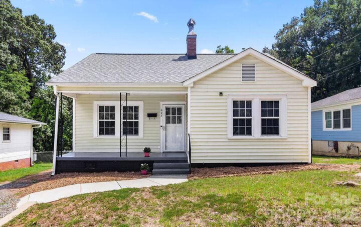 Property Photo: 623 E 4th Avenue NC 28054