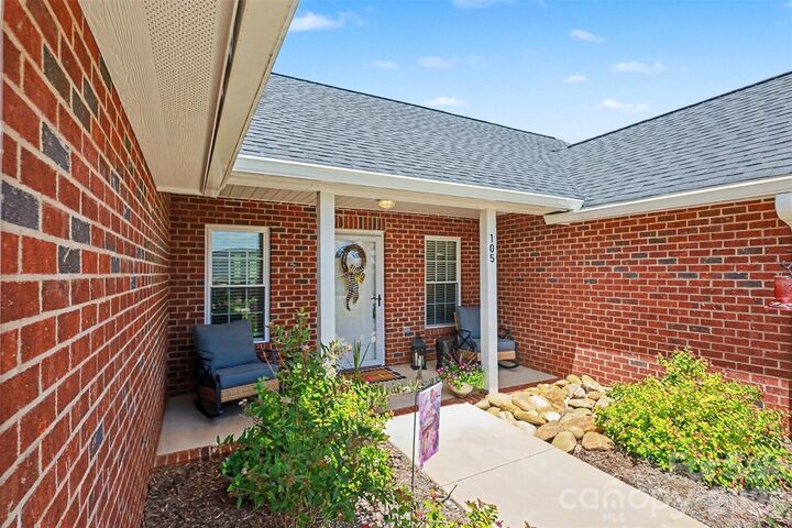 Property Photo:  105 Kingston Place  NC 28160 