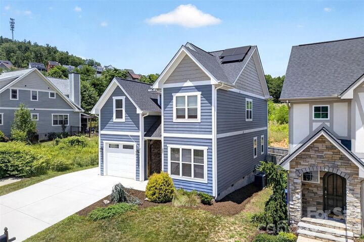 Property Photo: 22 Tudor Way NC 28711