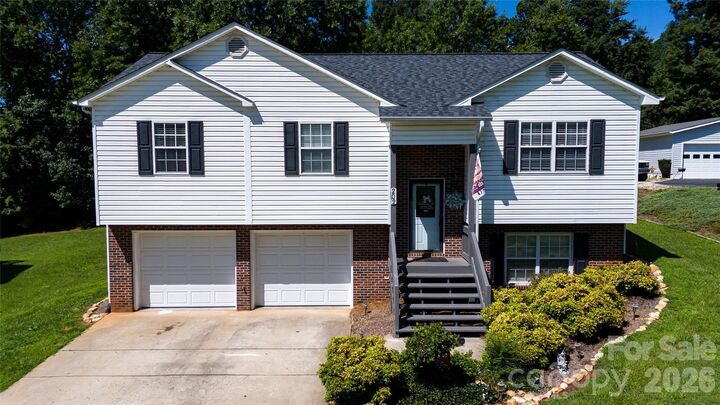 Property Photo: 202 Raintree Lane NC 28655