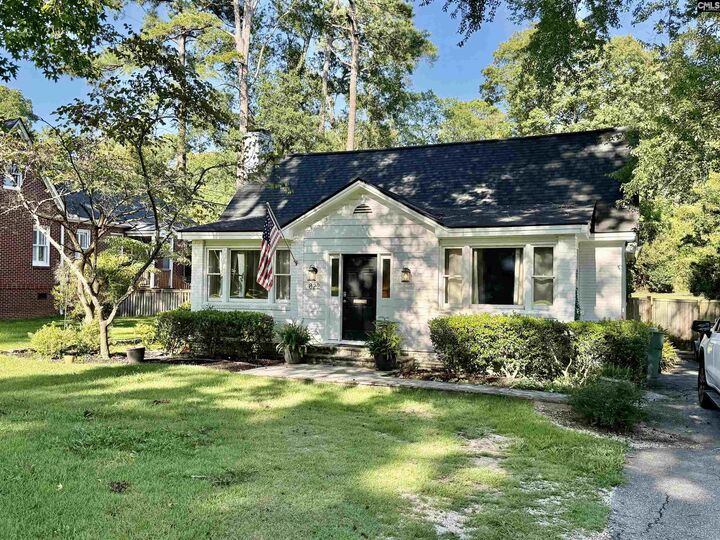 Property Photo:  822 Poinsettia  SC 29205 