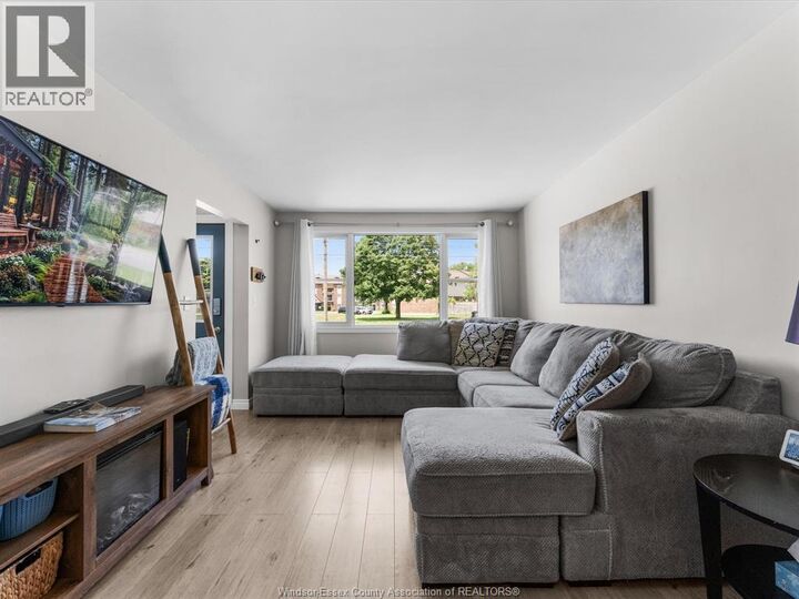 Property Photo: 129 Lansdowne Avenue ON N9Y 1S4