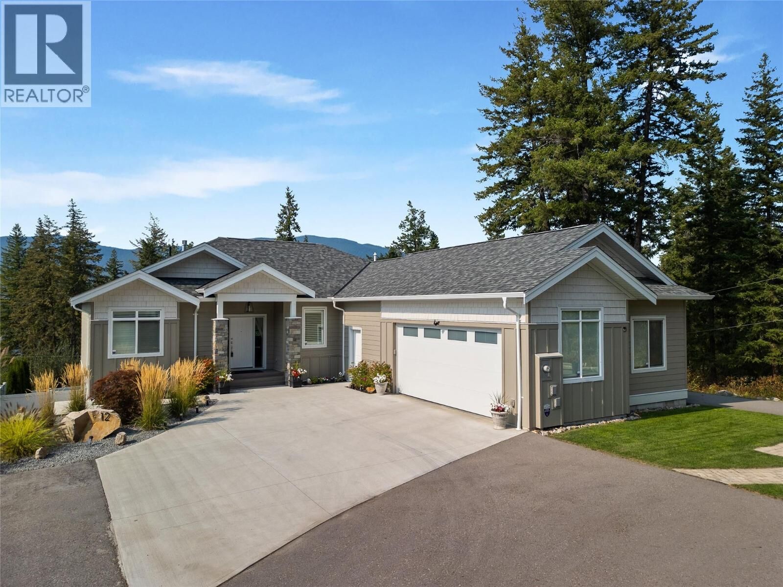 Property Photo: 3820 20th Street Northeast 12 BC V1E 0G7