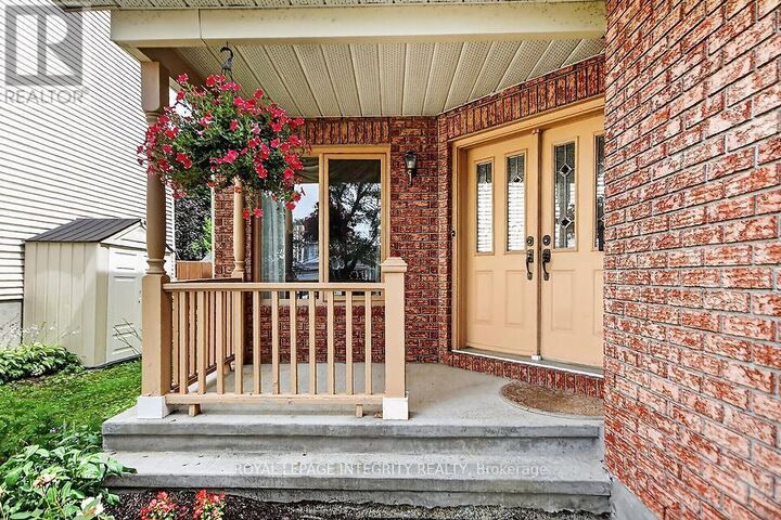 Property Photo: 76 Saddlehorn Crescent ON K2M 2B1