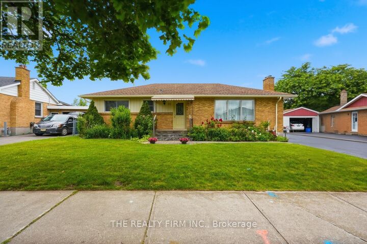 23 Frontenac Road — photo 1