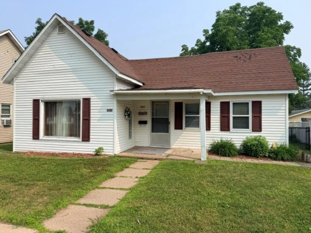 Property Photo:  1802 W 1st Street  WI 54452 