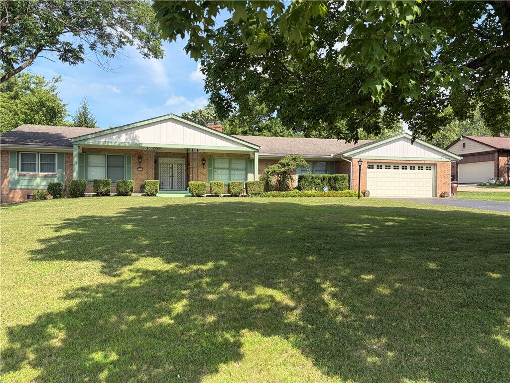 Property Photo:  2101 Tullis Drive  OH 45042 