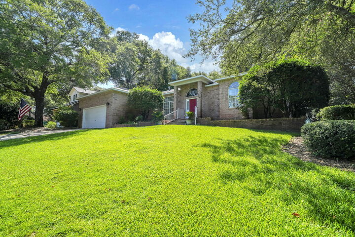 Property Photo: 1691 Parkside Circle FL 32578