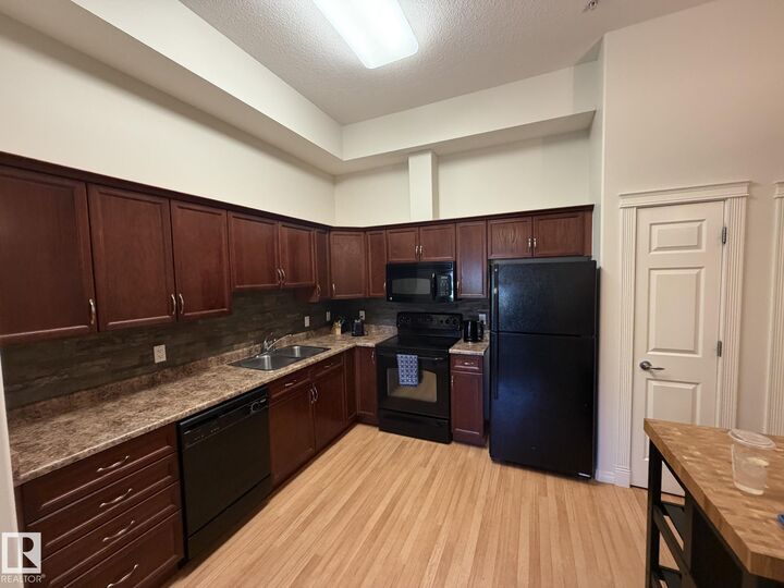 Property Photo: 8702 Southfort Drive 104 AB T8L 4R6