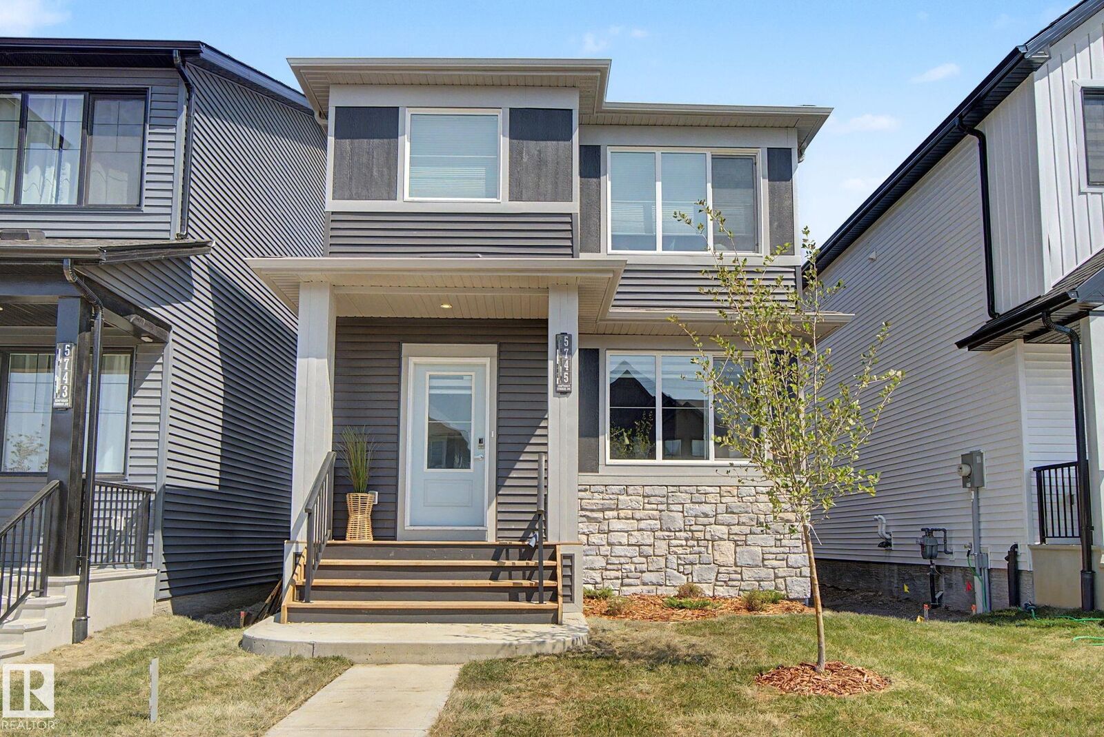 Property Photo: 5745 Hawthorn Common SW AB T6X 3K8