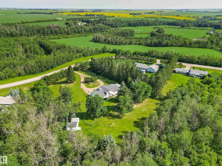 Property Photo: 55312 Rge Road 241 35 AB T8T 1X6