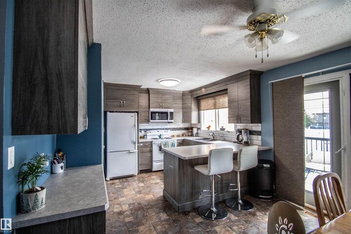 Property Photo: 5017 55 Ave AB T0A 3A1