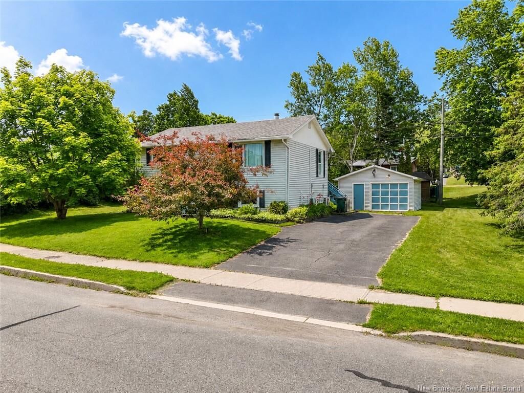 Photo de la propriété: 884 Mollins Drive NB E3M 4L8