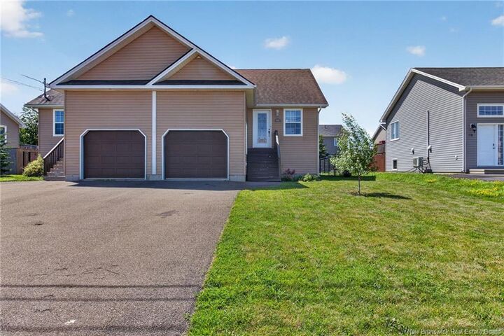 93 Jeannette — photo 1