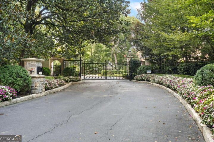 Property Photo: 675 W Paces Ferry, #4 Road NW GA 30327