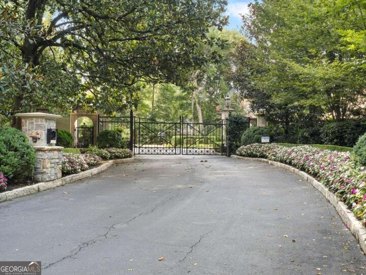 Property Photo: 675 W Paces Ferry, #4 Road NW GA 30327