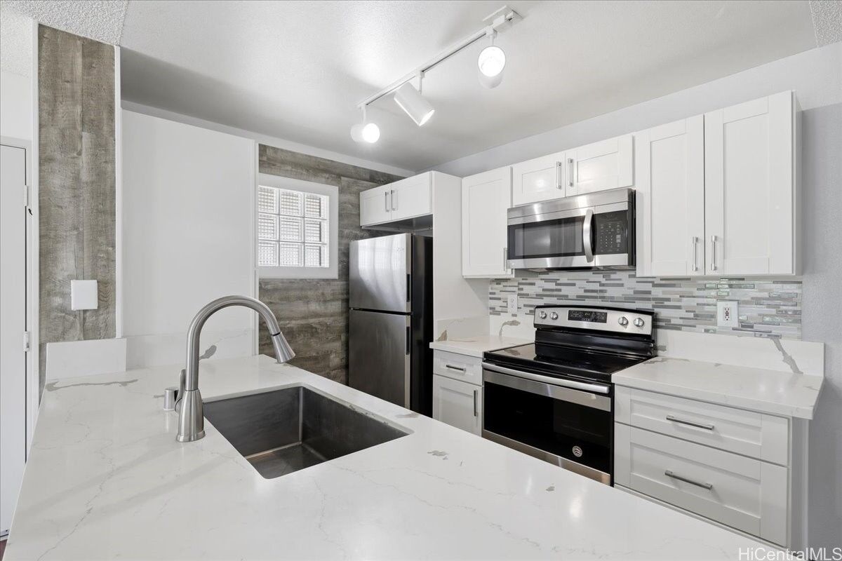 Property Photo: 91-1209 Kaneana Street 7I HI 96706