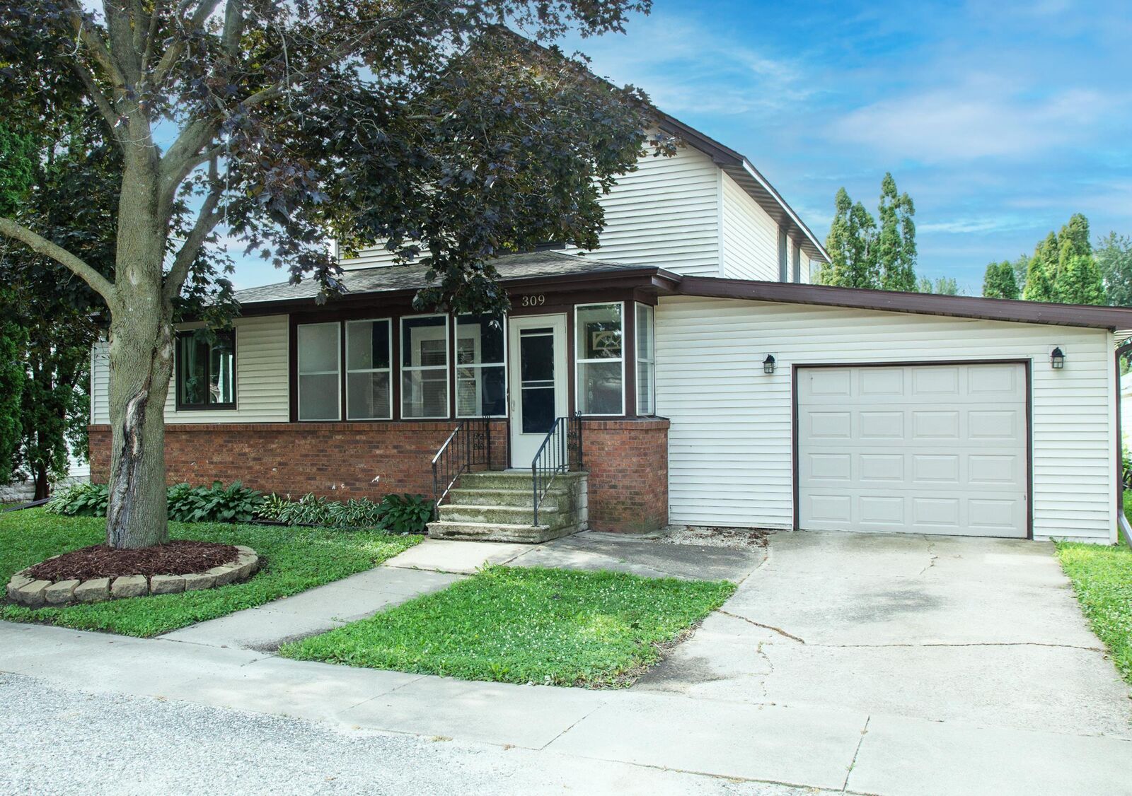Property Photo:  309 Woodbridge St.  IA 50658 